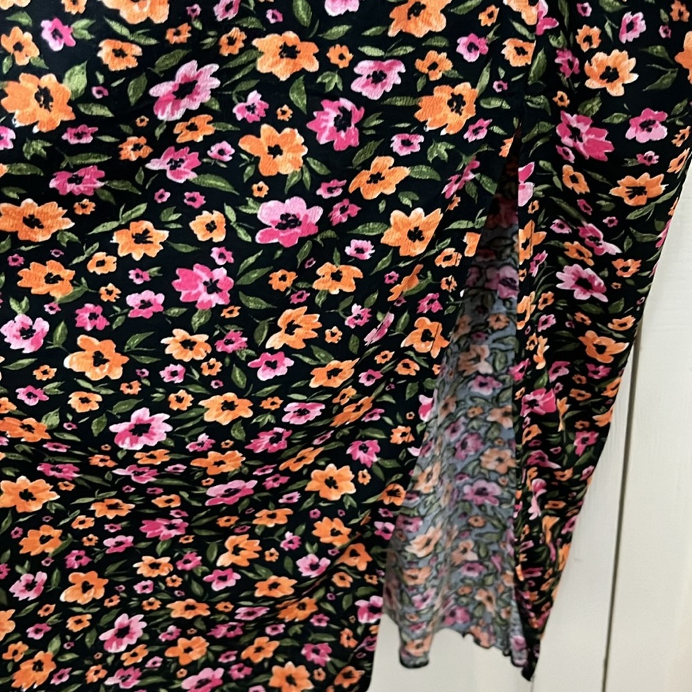 Divided floral skirt XL, elastic waist, excellent preowned condition, no flaws - Picture 2 of 2
